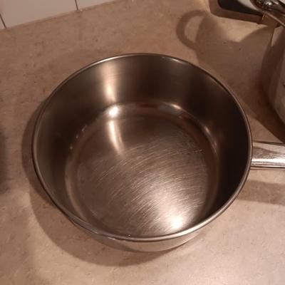 MEYERSTEEL COOKWARE AND CUTTING BOARD