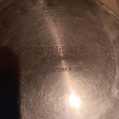 MEYERSTEEL COOKWARE AND CUTTING BOARD