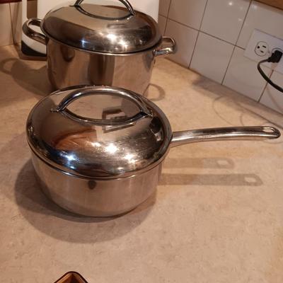 MEYERSTEEL COOKWARE AND CUTTING BOARD
