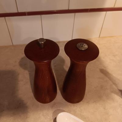 INLAID WOOD CUTTING BOARD, WOODEN SHAKERS, TEAPOT, PAPER TOWEL HOLDER AND RELISH DISH
