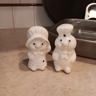 BAKEWARE AND SHAKERS