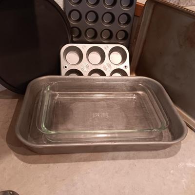 BAKEWARE AND SHAKERS