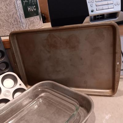 BAKEWARE AND SHAKERS
