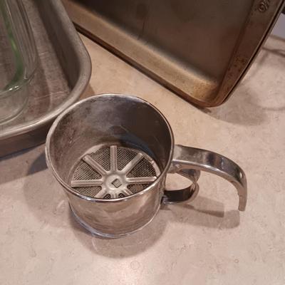 BAKEWARE AND SHAKERS