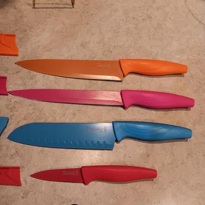 MICHELANGELO CUTLERY AND A VARIETY OF KITCHEN UTENSILS