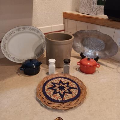 CLAY CROCK, 2 SMALL BAKING DISHES, SHAKERS, PLATTER AND HAMMERED ALUMINUM TRAY