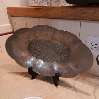 CLAY CROCK, 2 SMALL BAKING DISHES, SHAKERS, PLATTER AND HAMMERED ALUMINUM TRAY