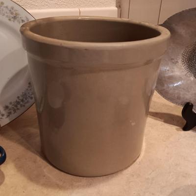 CLAY CROCK, 2 SMALL BAKING DISHES, SHAKERS, PLATTER AND HAMMERED ALUMINUM TRAY