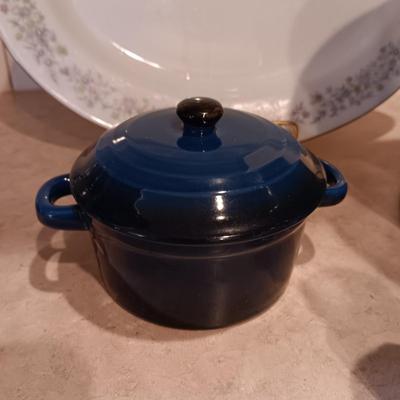CLAY CROCK, 2 SMALL BAKING DISHES, SHAKERS, PLATTER AND HAMMERED ALUMINUM TRAY