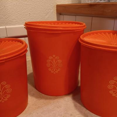 LARGE PYREX BOWL, METAL STRAINERS AND TUPPERWARE CANISTERS