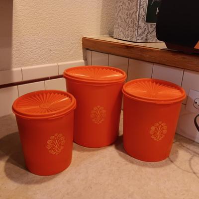 LARGE PYREX BOWL, METAL STRAINERS AND TUPPERWARE CANISTERS