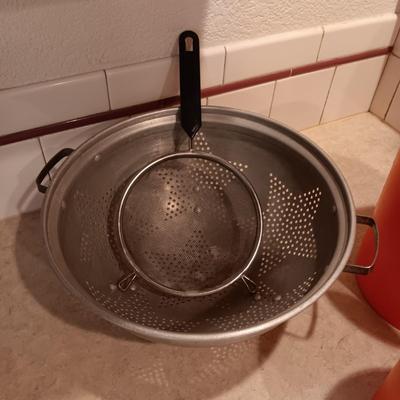LARGE PYREX BOWL, METAL STRAINERS AND TUPPERWARE CANISTERS