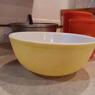 LARGE PYREX BOWL, METAL STRAINERS AND TUPPERWARE CANISTERS