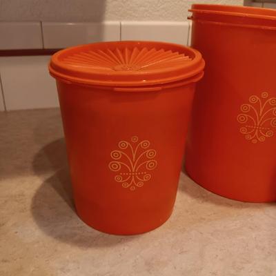 LARGE PYREX BOWL, METAL STRAINERS AND TUPPERWARE CANISTERS
