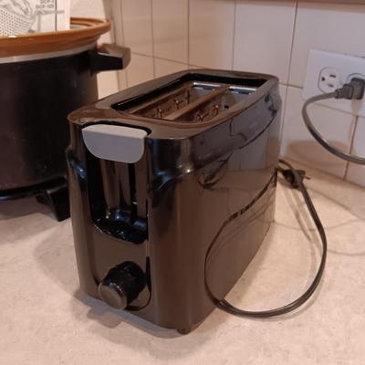 CHEF'S POT THAT FRIES/COOKS/STEAMS AND SLOW COOKS PLUS LARGE SHAKERS AND TOASTER