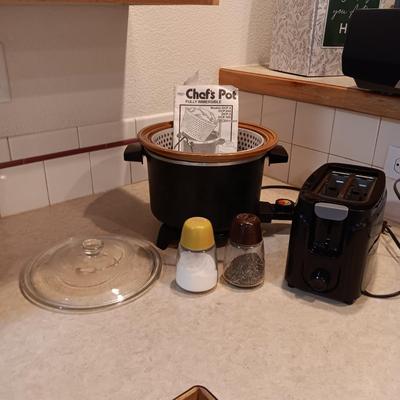 CHEF'S POT THAT FRIES/COOKS/STEAMS AND SLOW COOKS PLUS LARGE SHAKERS AND TOASTER