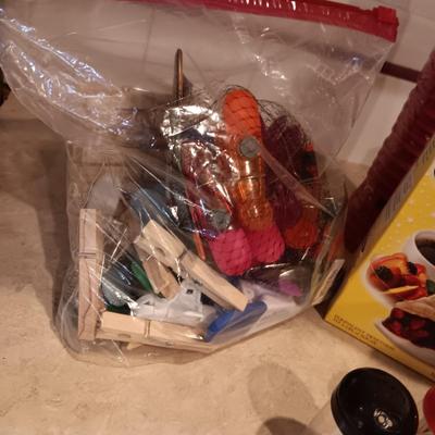 FOOD WRAP, LARGE VARIETY OF SPICES AND PLASTIC CUPS
