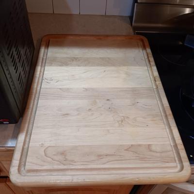 POWER XL AIR FRYER GRILL, WOODEN CUTTING BOARD AND FAUX PLANT
