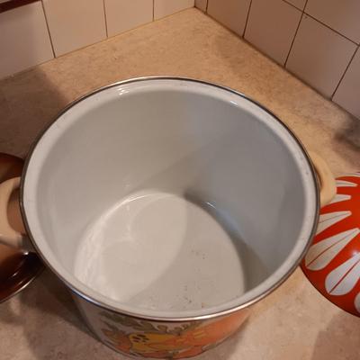 CATHERINEHOLM METAL BOWL, MERRY MUSHROOM STOCK POT AND TUPPERWARE BOWL