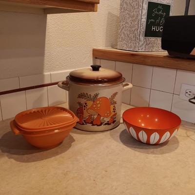 CATHERINEHOLM METAL BOWL, MERRY MUSHROOM STOCK POT AND TUPPERWARE BOWL