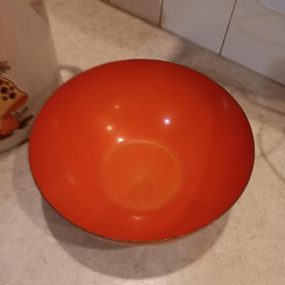 CATHERINEHOLM METAL BOWL, MERRY MUSHROOM STOCK POT AND TUPPERWARE BOWL