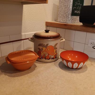 CATHERINEHOLM METAL BOWL, MERRY MUSHROOM STOCK POT AND TUPPERWARE BOWL