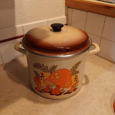 CATHERINEHOLM METAL BOWL, MERRY MUSHROOM STOCK POT AND TUPPERWARE BOWL