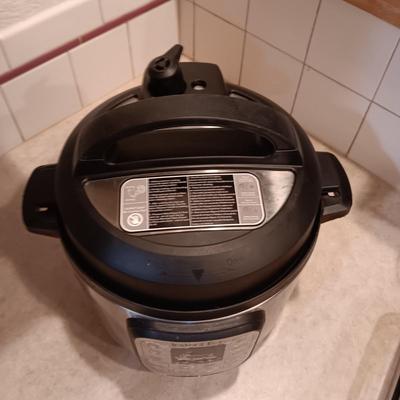 INSTANT POT, MUSHROOM BOWL AND BAKING DISH