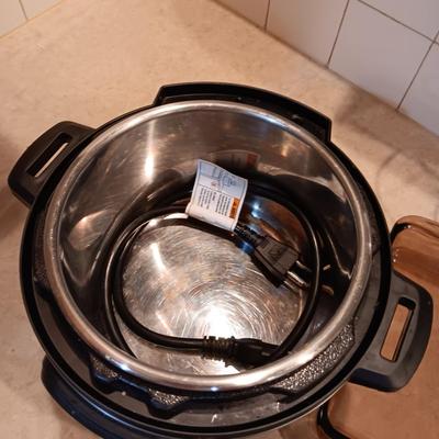 INSTANT POT, MUSHROOM BOWL AND BAKING DISH