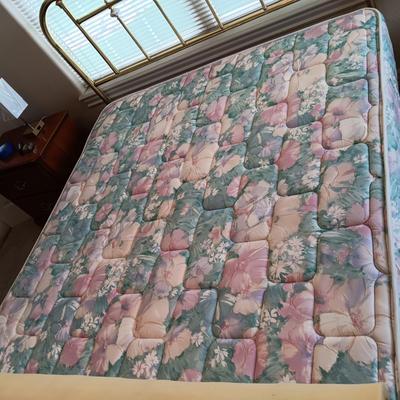 QUEEN SIZE BED W/DOWN FILLED MATTRESS TOPPER, ALL THE BEDDING, BRASS COLORED HEADBOARD AND FRAME ON CASTERS