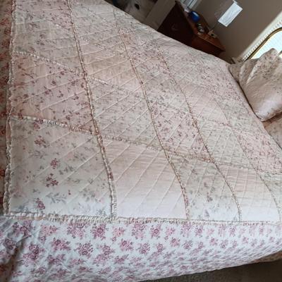 QUEEN SIZE BED W/DOWN FILLED MATTRESS TOPPER, ALL THE BEDDING, BRASS COLORED HEADBOARD AND FRAME ON CASTERS