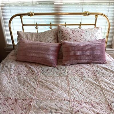QUEEN SIZE BED W/DOWN FILLED MATTRESS TOPPER, ALL THE BEDDING, BRASS COLORED HEADBOARD AND FRAME ON CASTERS