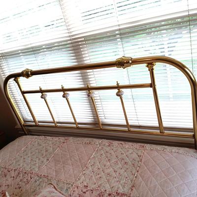 QUEEN SIZE BED W/DOWN FILLED MATTRESS TOPPER, ALL THE BEDDING, BRASS COLORED HEADBOARD AND FRAME ON CASTERS