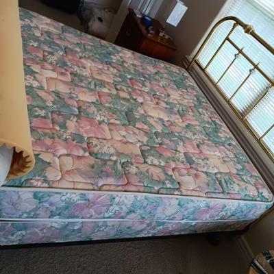 QUEEN SIZE BED W/DOWN FILLED MATTRESS TOPPER, ALL THE BEDDING, BRASS COLORED HEADBOARD AND FRAME ON CASTERS