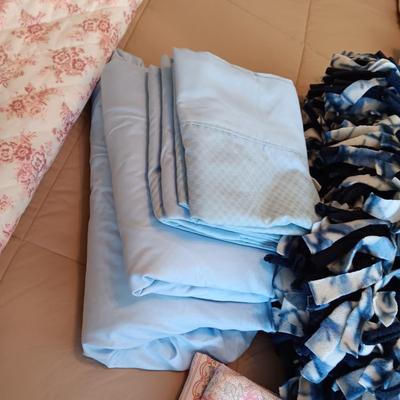 3 QUEEN SIZE SHEET SETS, TWIN AND THROW BLANKETS