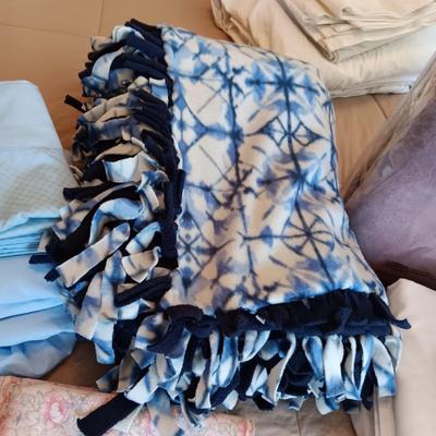 3 QUEEN SIZE SHEET SETS, TWIN AND THROW BLANKETS