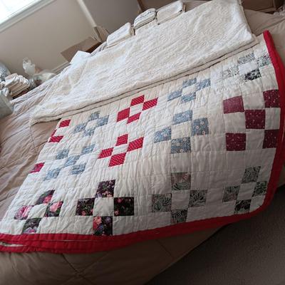 HAND MADE FULL SIZE QUILT AND A QUEEN SIZE BEDSPREAD PLUS 3 PAIRS OF PILLOWCASES