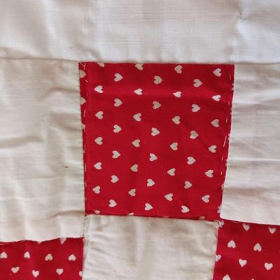 HAND MADE FULL SIZE QUILT AND A QUEEN SIZE BEDSPREAD PLUS 3 PAIRS OF PILLOWCASES