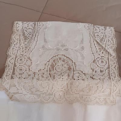 VINTAGE LINENS - PILLOWCASES, DOILIES AND DRESSER SCARVES