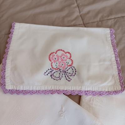 VINTAGE LINENS - PILLOWCASES, DOILIES AND DRESSER SCARVES