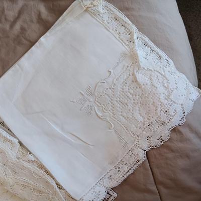 LINEN TABLECLOTHS, DRESSER SCARVES AND NAPKINS