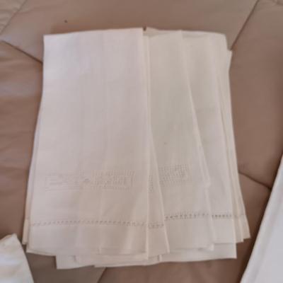 LINEN TABLECLOTHS, DRESSER SCARVES AND NAPKINS