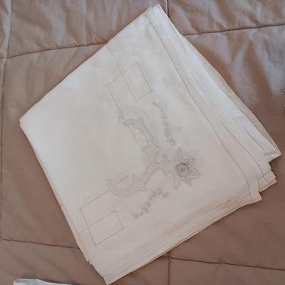 LINEN TABLECLOTHS, DRESSER SCARVES AND NAPKINS