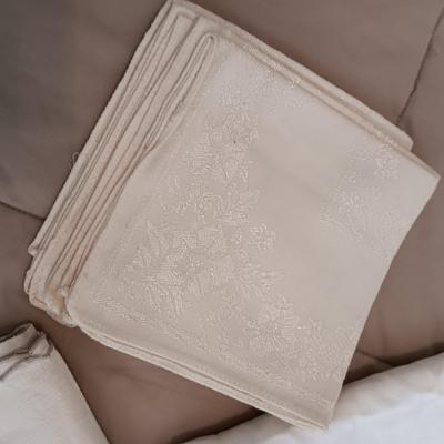 LINEN TABLECLOTHS AND NAPKINS