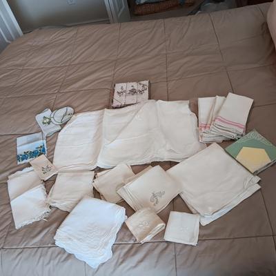 HANKIES, MISC LINEN NAPKINS AND 2 TABLECLOTHS