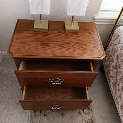 2 DRAWER NIGHT STAND, 2 SMALL LAMPS AND A GOLD FRAMED WALL MIRROR