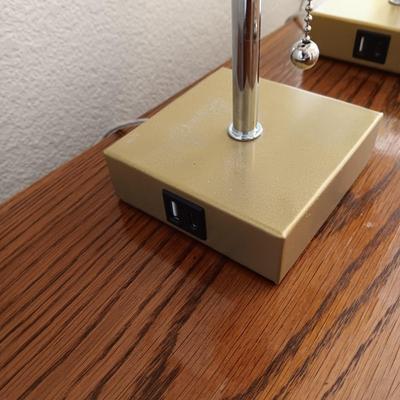 2 DRAWER NIGHT STAND, 2 SMALL LAMPS AND A GOLD FRAMED WALL MIRROR