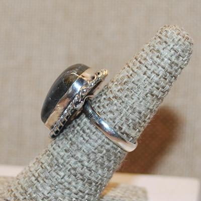 Size 7 Marked .925 Triangle Shape IRIDESCENT BLUES AGATE Gemstone Ring with Silver-Plated Band (8.4g)