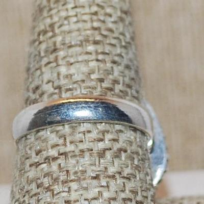 Size 9 Marked .925 Triangle Shape PINKS AGATE Gemstone Ring with a Decorative Full Surround on a Silver-Plated Band (8.3g)