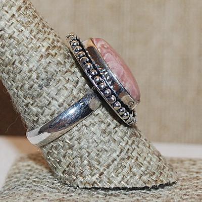 Size 9 Marked .925 Triangle Shape PINKS AGATE Gemstone Ring with a Decorative Full Surround on a Silver-Plated Band (8.3g)